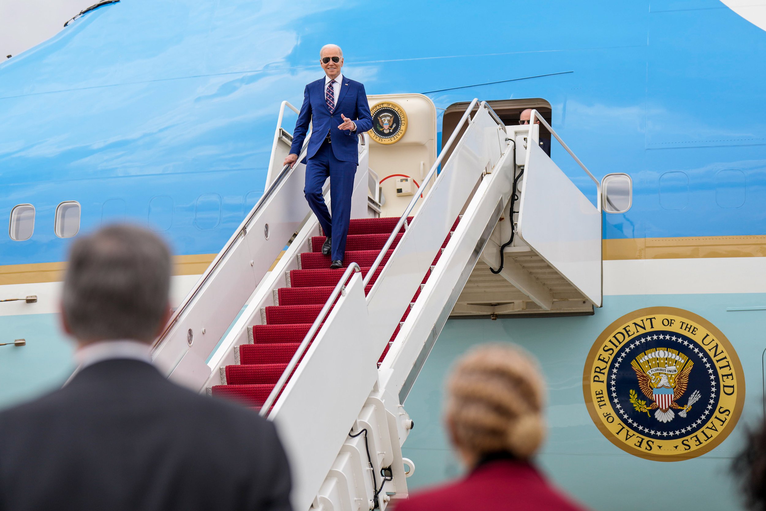  Joe Biden taking the “long stairs” down from Air Force Once, March 28 2023. Look at younger Joe go! 