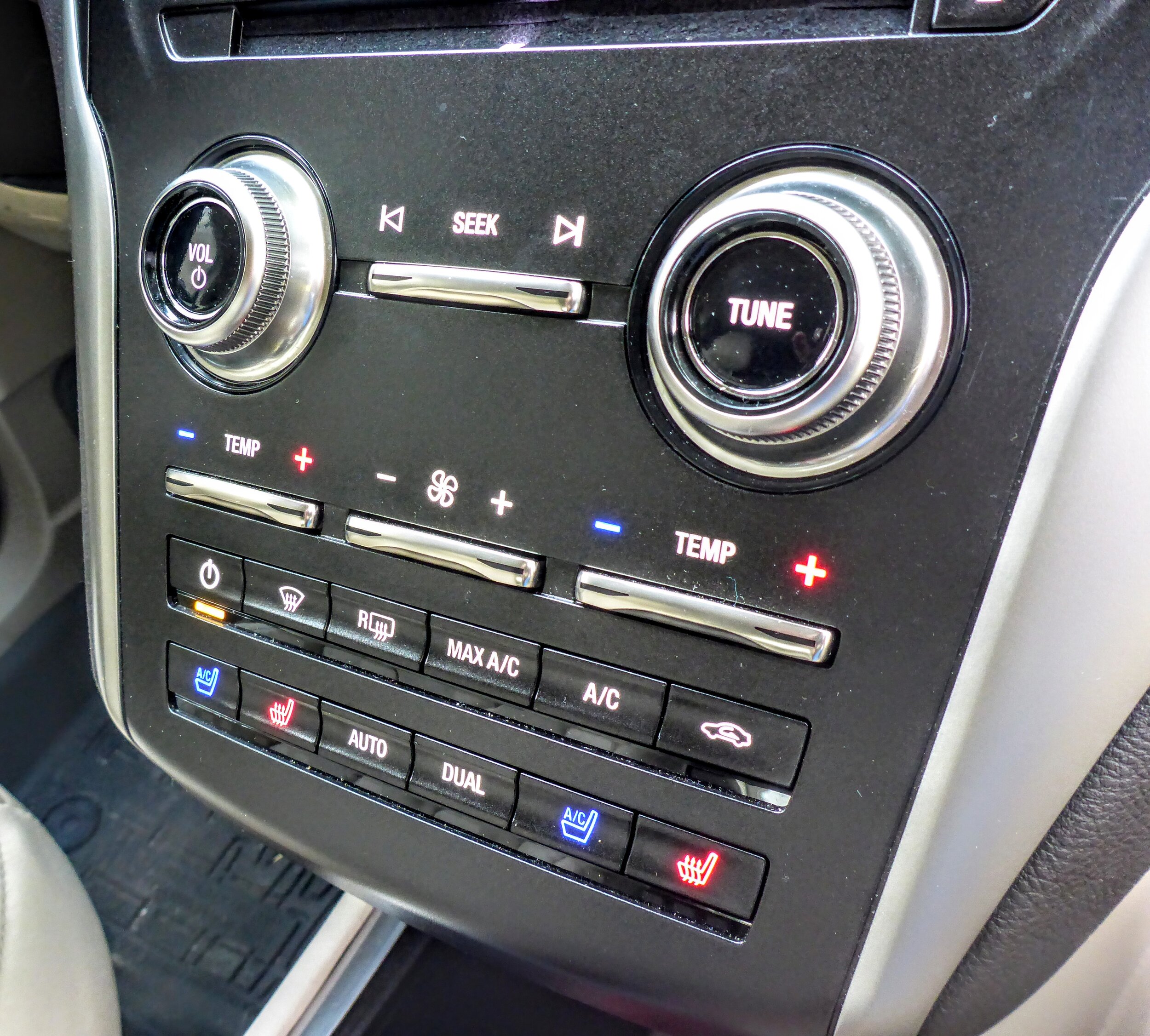 The audio and climate control buttons and knobs in the MKC.